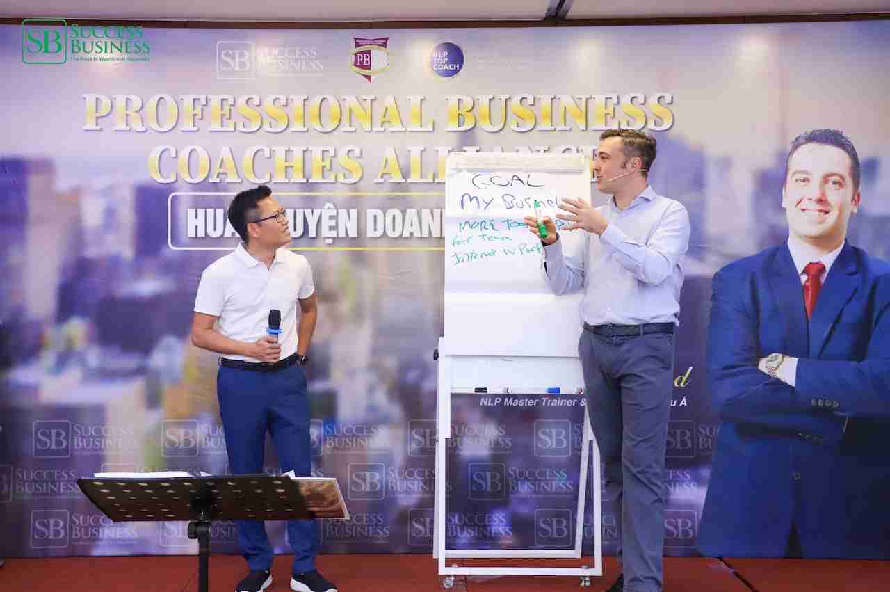 Sebastian Leblond teaching students content during the business coaching certification program from NLP Top Coach.